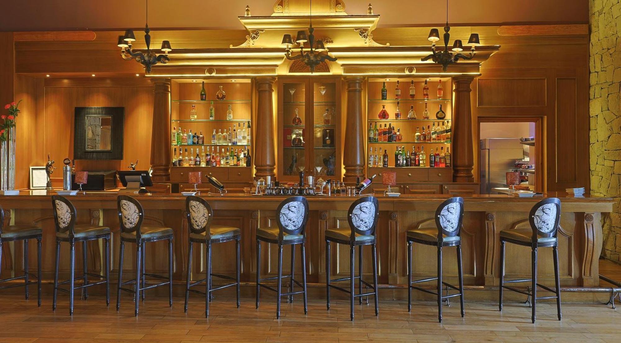 Michlifen Resort & Golf Ifrane  Esterno foto The bar at the hotel