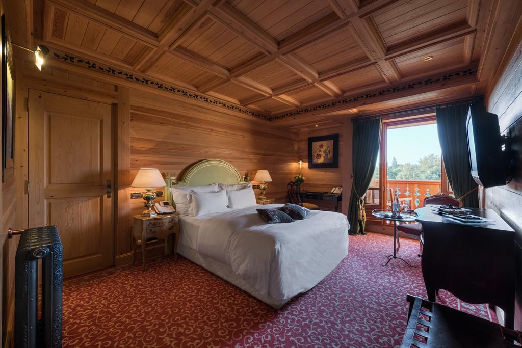 Michlifen Resort & Golf Ifrane  Esterno foto A room at the Hotel de Crillon